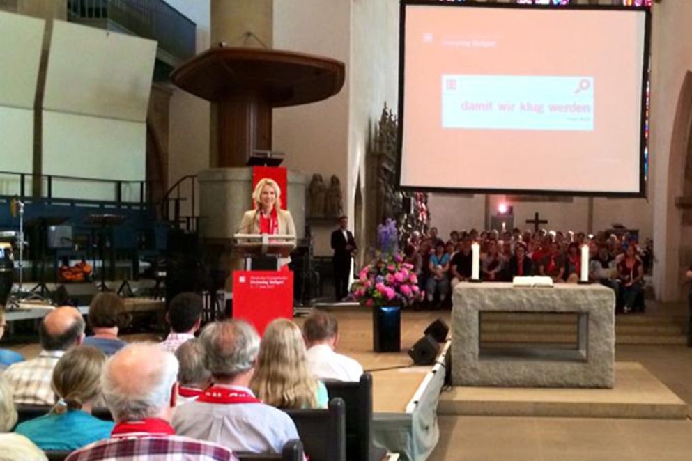 Manuela Schwesig spricht auf dem 35. Deutschen Evangelische Kirchentag