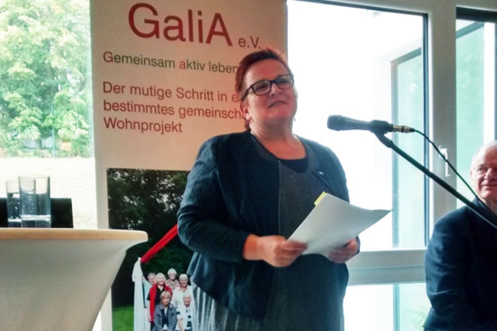 Elke Ferner bei der Eröffnung des gemeinschaftlichen Wohnprojekts Knappenroth in Saarbrücken