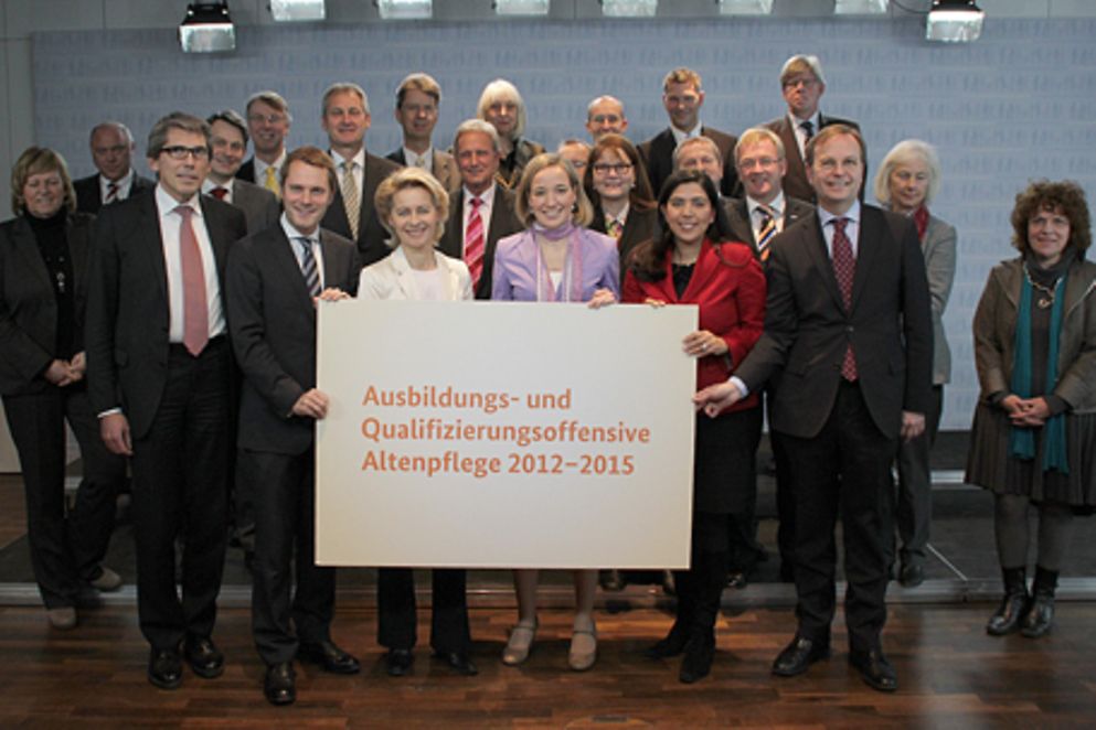 Foto von der Ausbildungs- und Qualifizierungsoffensive Altenpflege