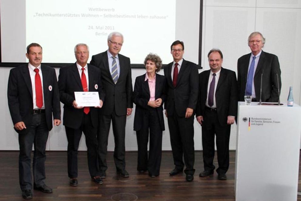 Foto zeigt den Parlemanetarischen Staatssekretär Dr. Hermann Kues bei der Preisverleihung