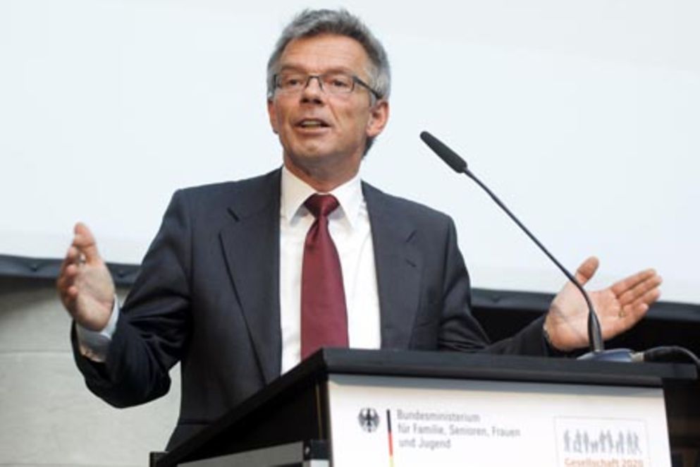 Staatssekretär Josef Hecken während seiner Rede auf der Fachtagung "Gesellschaft 2020". Bildquelle: BMFSFJ.