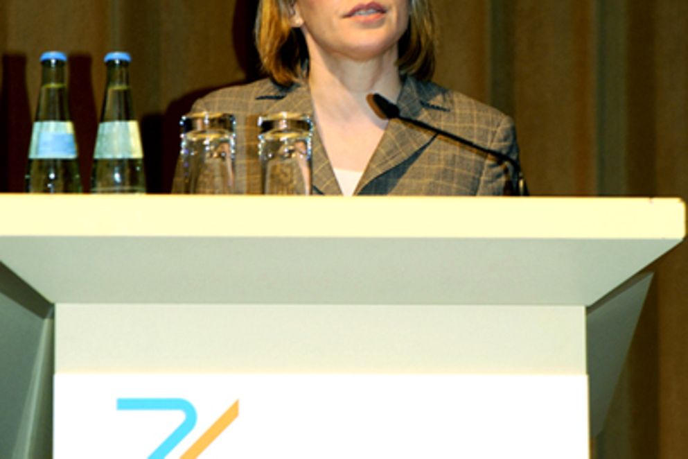 Kristina Schröder hinter einem Stehpult. Bildquelle: BMFSFJ