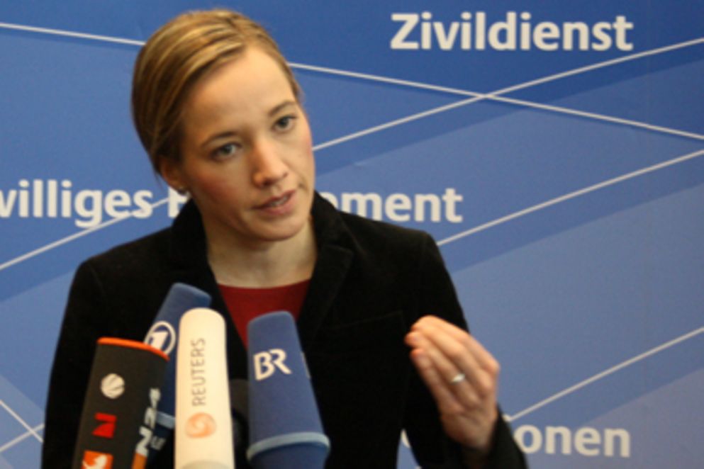 Familienministerin Kristina Schröder spricht zur Familienpflegezeit