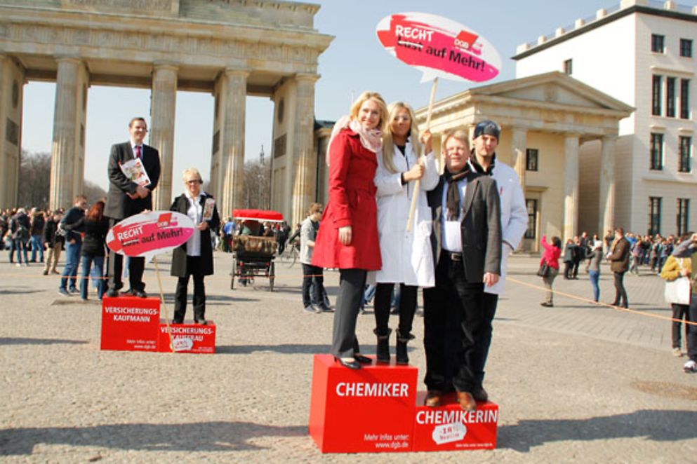 Manuela Schwesig und der Vorsitzende des Deutschen Gewerkschaftsbundes Reiner Hoffmann am Equal Pay Day