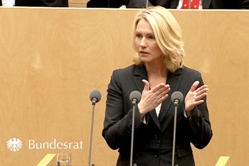 Manuela Schwesig spricht im Deutschen Bundesrat