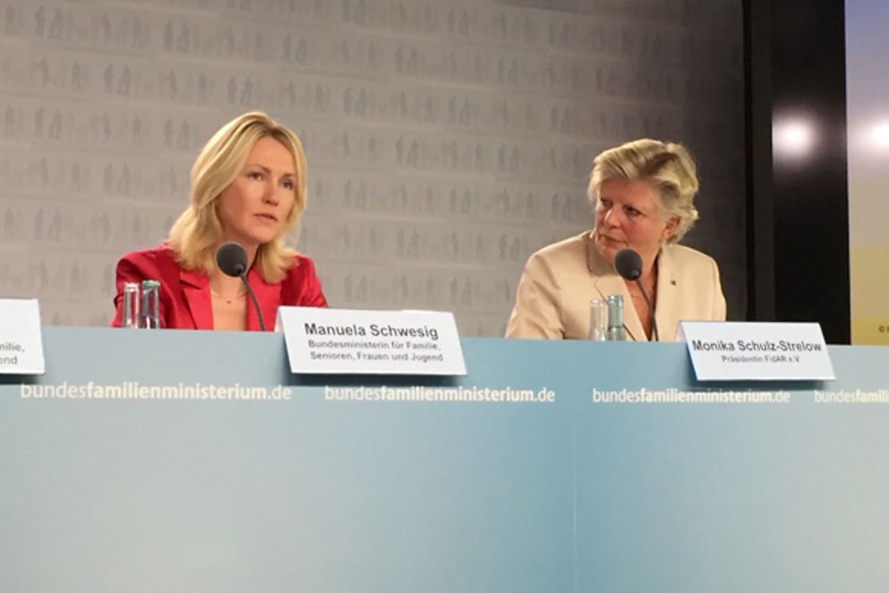 Manuela Schwesig und Monika Schulze-Strelow stellen drei Indizes für Frauen in Führungspositionen vor