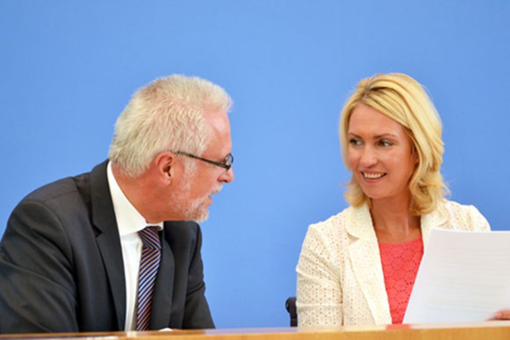 Roderich Egeler, Präsident des Bundesamtes für Statistik, und Bundesfamilienministerin Manuela Schwesig im Gespräch