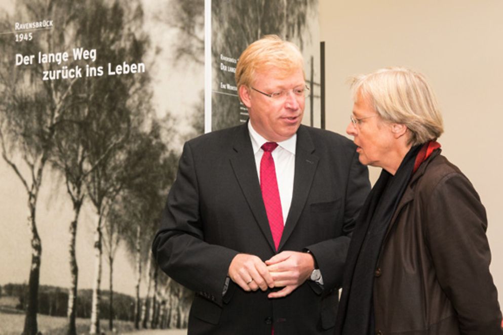 Dr. Ralf Kleindiek und Dr. Insa Eschebach, Leiterin der Gedenkstätte Ravensbrück