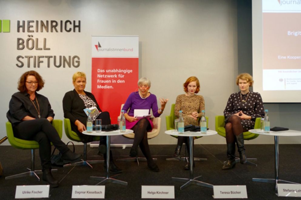 Journalistinnen auf dem Podium der Veranstaltung