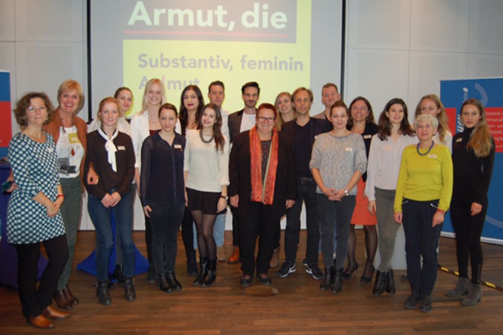 Elke Ferner mit Sprecherinnen der BAG kommunaler Frauenbüros sowie Studierenden und Lehrenden der Design Akademie Berlin