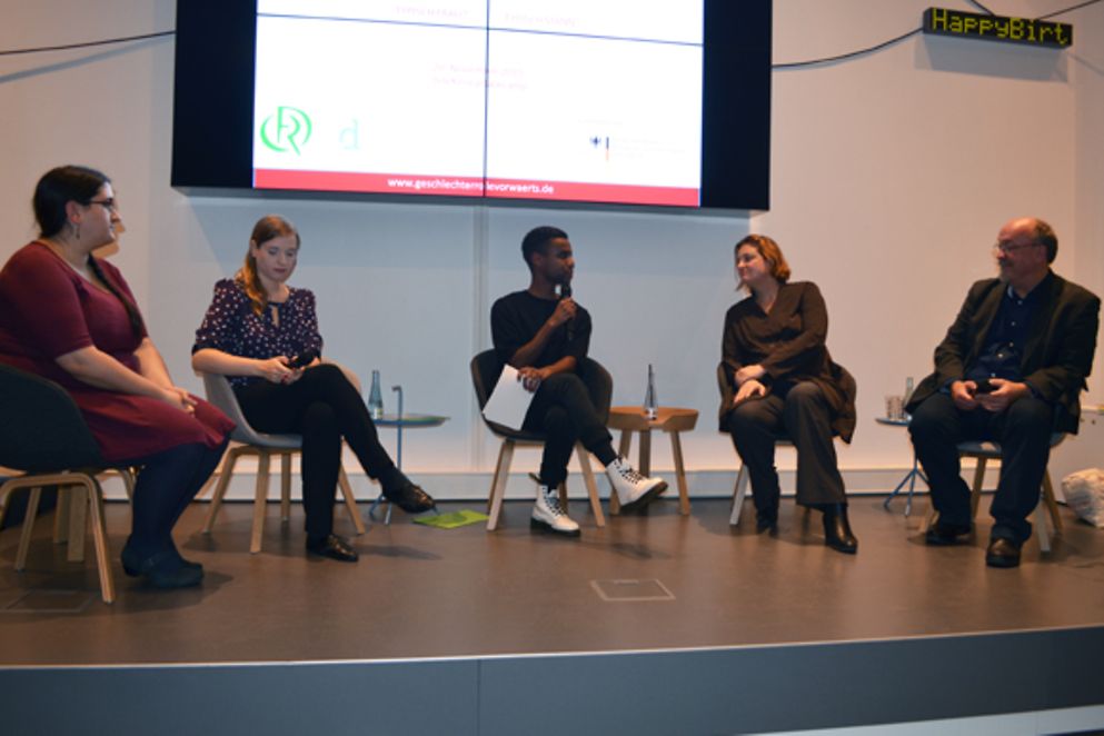 Diskutierten auf dem Podium: Jasna Strick, Anne Wizorek, Tarik Tesfu, Dr. Ina Czyborra, Jörg Bewersdorf und Esther Franke