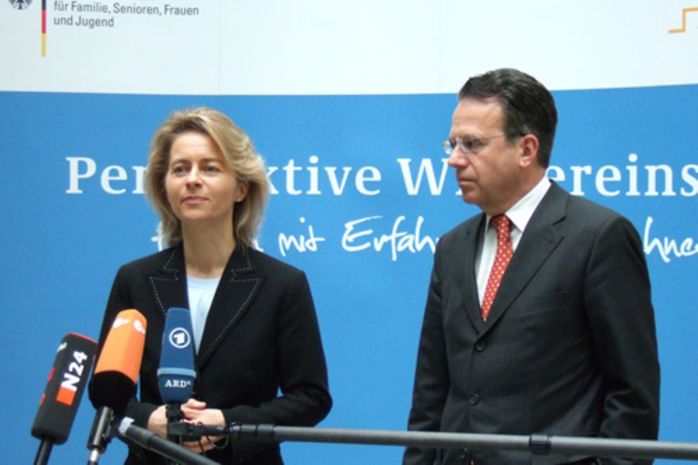 Ursula von der Leyen und Frank-J. Weise auf der Pressekonferenz zur Vorstellung des Aktionsprogramms