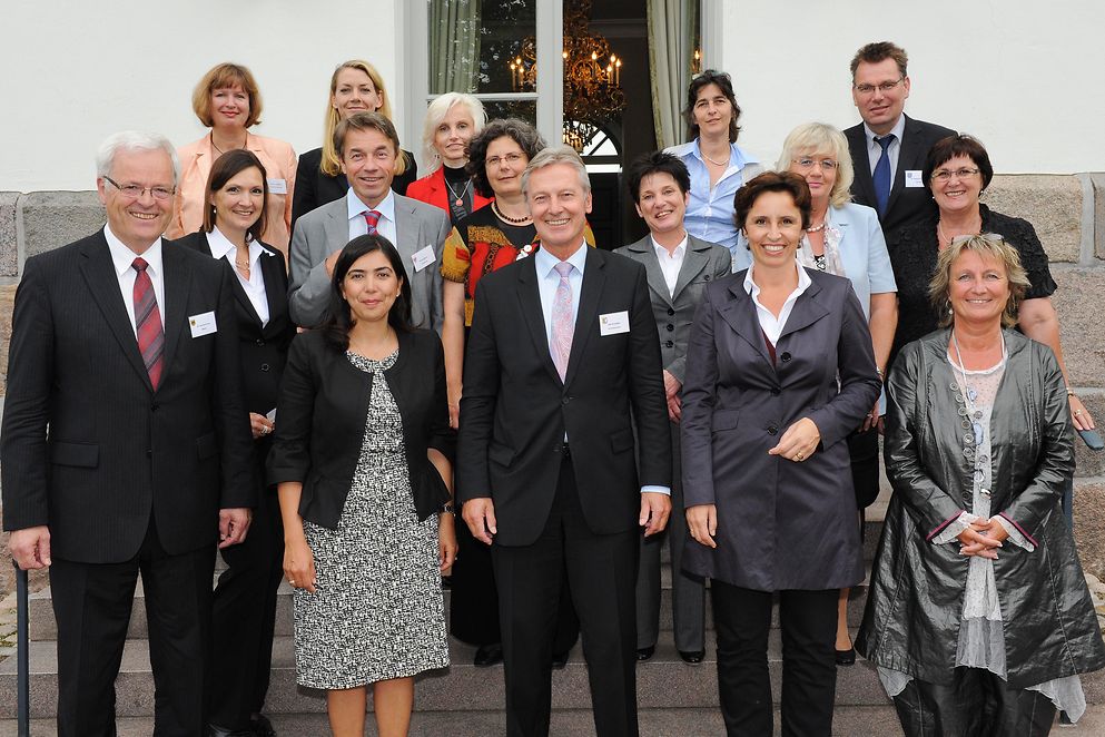 Gruppenfoto mit Dr. Hermann Kues auf der GFMK. Bildquelle: BMFSFJ.