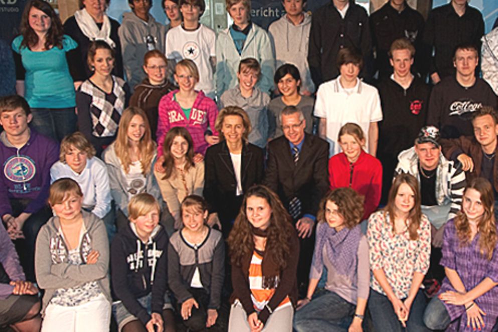 Bundesministerin Ursula von der Leyen beim Girls' Day 2009 (Foto: ARD-Hauptstadtstudio / Reiner Freese)
