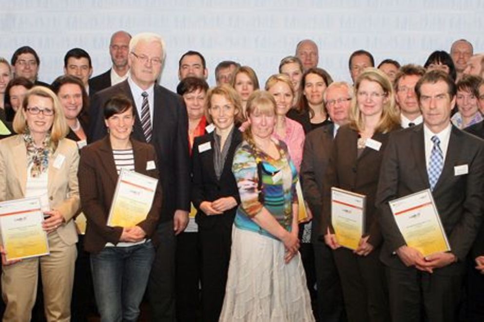 Hermann Kues mit Unternehmensvertreterinnen und Unternehmensvertreter. Bildnachweis: Bildschön GmbH/Tanja Schnitzler