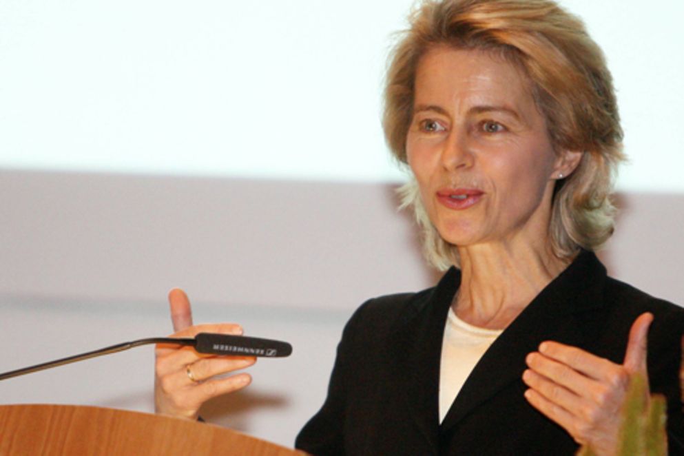 Ursula von der Leyen hält eine Festrede auf der Jahrestagung 2009 des Verbands Deutscher Unternehmerinnen e. V.