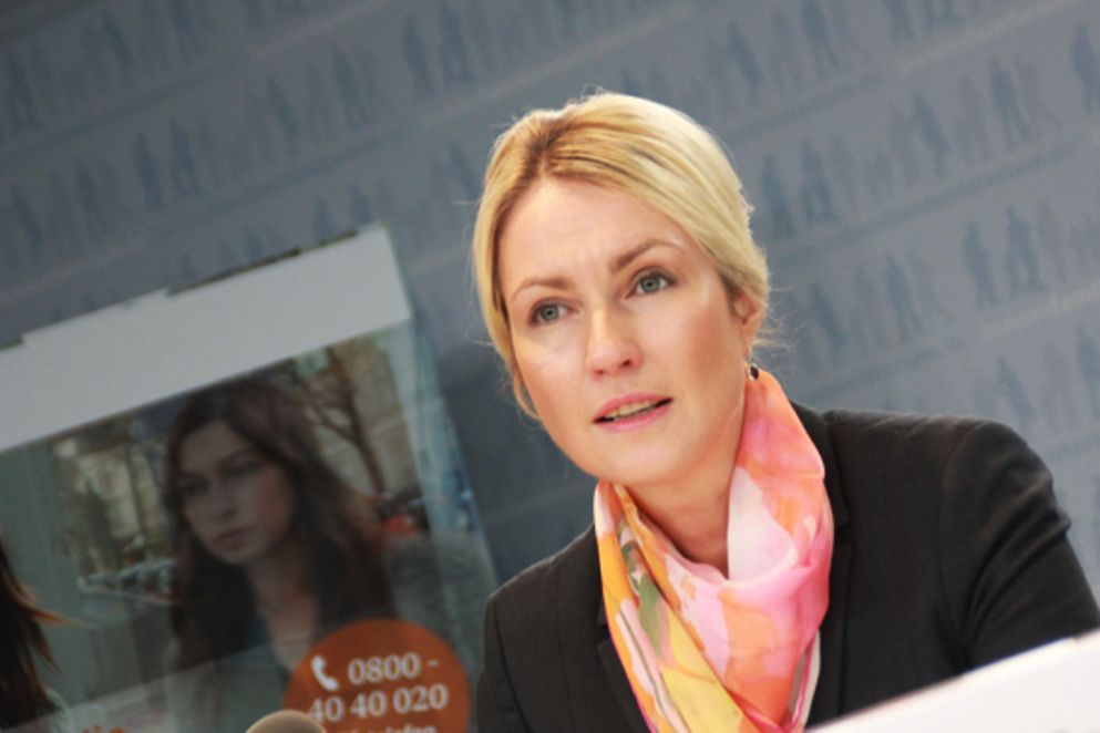 Manuela Schwesig bei der Pressekonferenz zur Jahresbilanz "Vertrauliche Geburt"