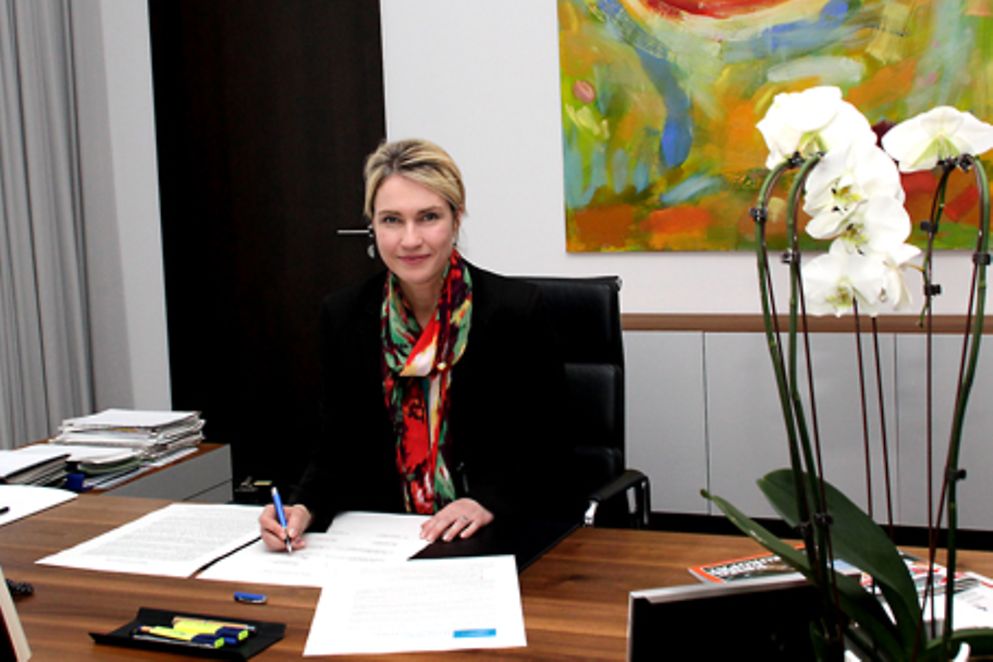 Manuela Schwesig unterzeichnet die Erklärung der Plattform für Frauenrechte in Europa, Bildnachweis: BMFSFJ