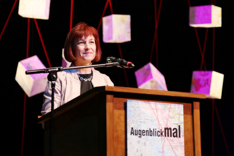 Caren Marks beim Kindertheaterfestival "Augenblick mal!" 2015, Bildnachweis: Jörg Sobeck