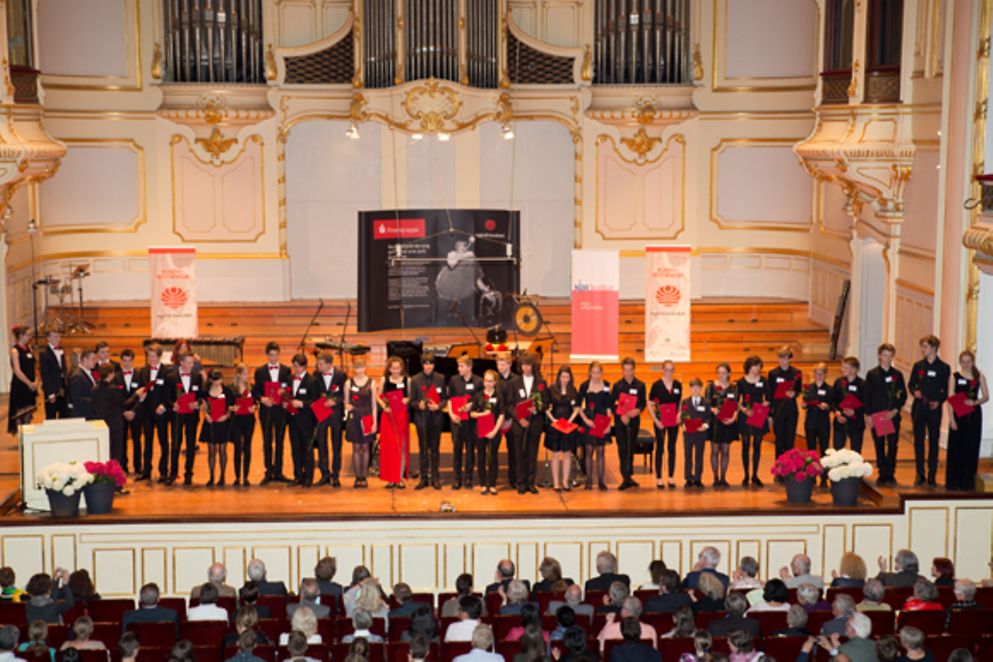 Die jungen Preisträger im Großen Saal der Laeiszhalle in Hamburg