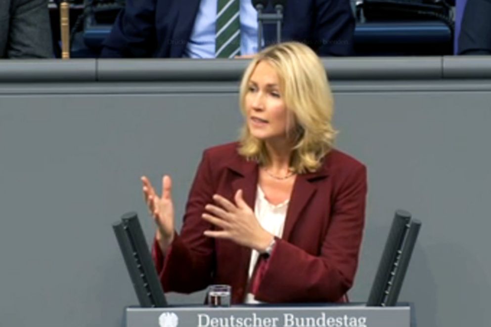 Manuela Schwesig spricht vor dem Bundestag über die Situation ausländischer Kinder und Jugendlicher