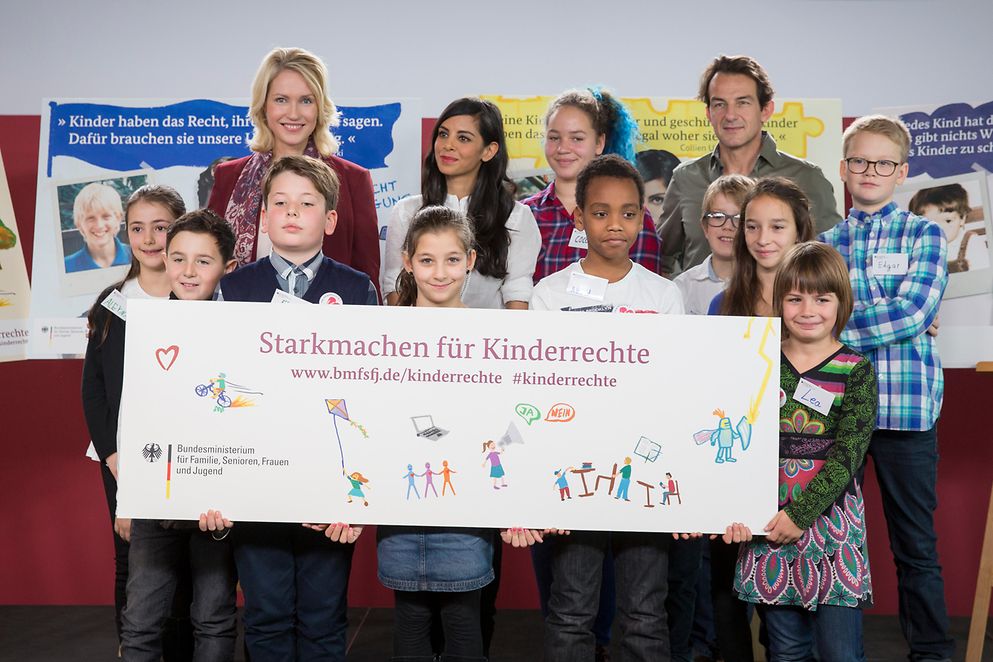 Manuela Schwesig, Collien Ulmen-Fernandes und Hans-Werner Meyer geben den Startschuss zur Kinderrechte-Kampagne