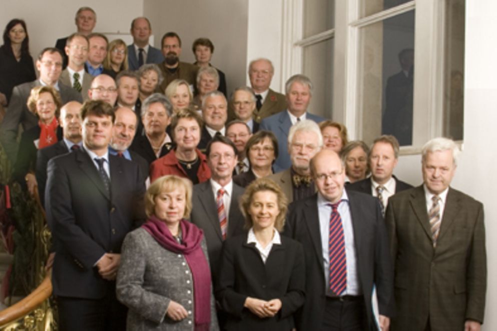Gruppenfoto mit Bundesfamilienministerin Ursula von der Leyen