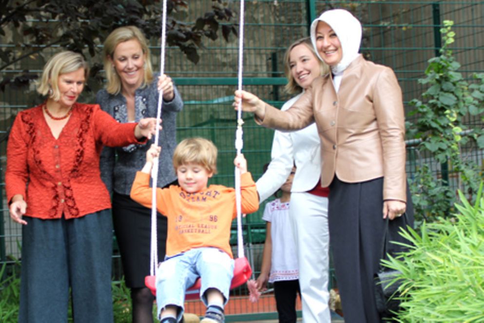Heike Kahl, Bettina Wulff, Kristina Schröder und Hayrünnisa Gül im INA.KINDER.GARTEN am Bülowbogen. Bildquelle: BMFSFJ