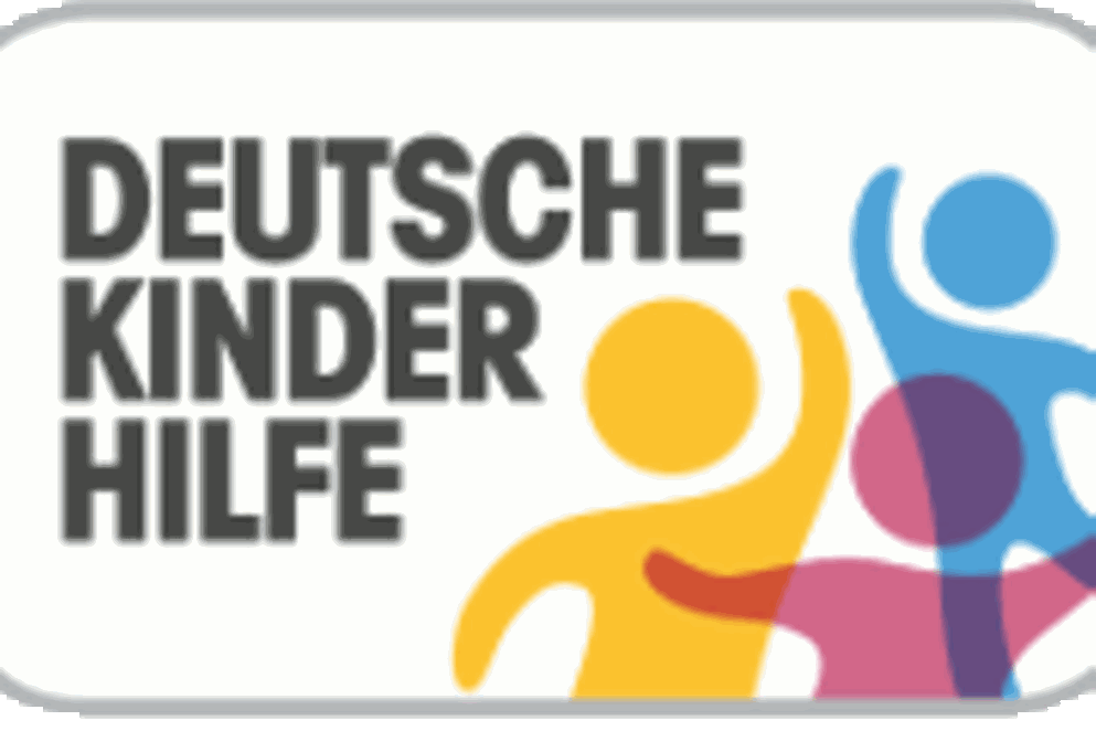 Logo der Deutschen Kinderhilfe Silhouetten dreier Kinder in bunter Farbe mit dem Schriftzug der Deutschen Kinderhilfe