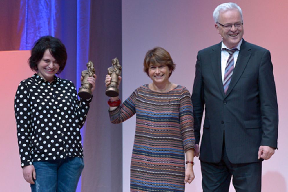 Dr. Hermann Kues mit Tamta Melaschwili und Natia Mikeladse-Bachsoliani Bildnachweis: Jugendliteraturpreis / J. Poblete
