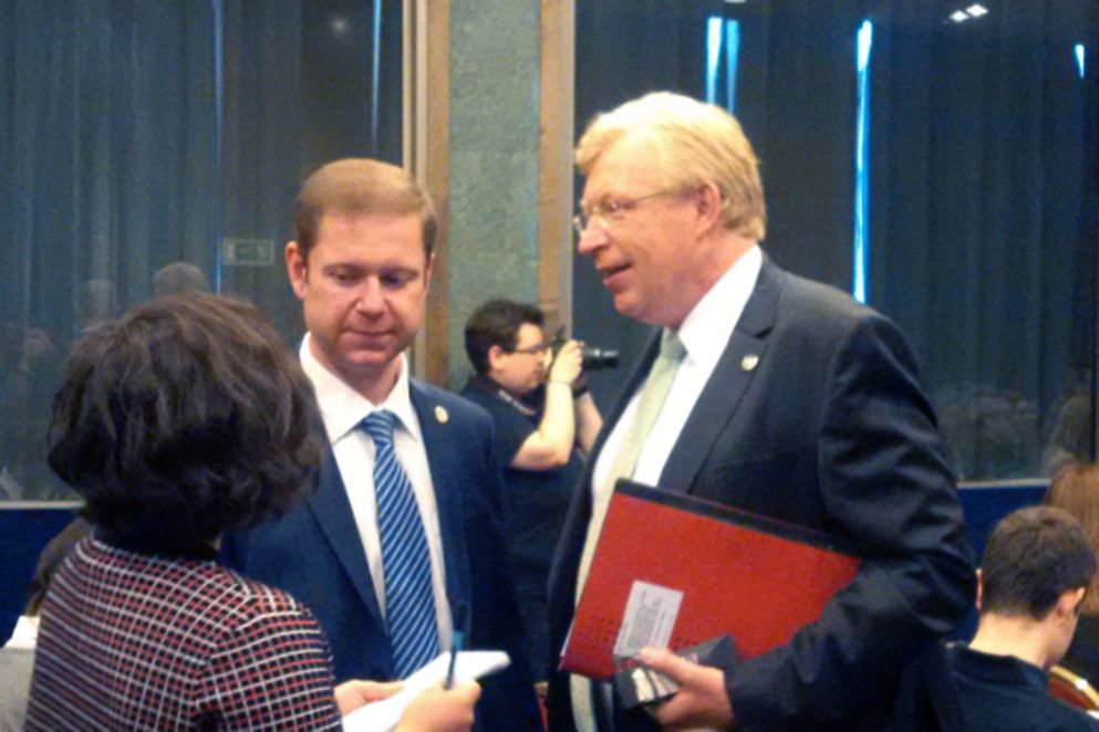 Dr. Ralf Kleindiek im Gespräch mit Alexej Ljubzow, Leiter des Internationalen Jugendzentrums Moskau