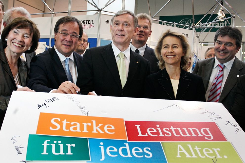 Ursula von der Leyen und Horst Köhler beim Rundgang über die Fachmesse