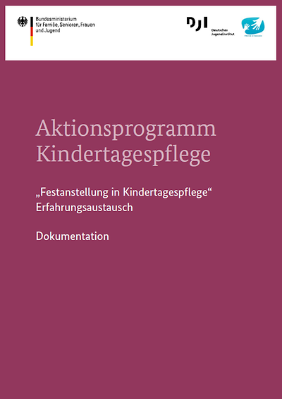 Cover der Broschüre "Aktionsprogramm 'Festanstellung in Kindertagespflege'"