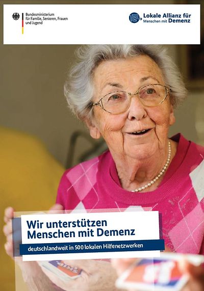 Titelseite der Broschüre "Wir unterstützen Menschen mit Demenz"