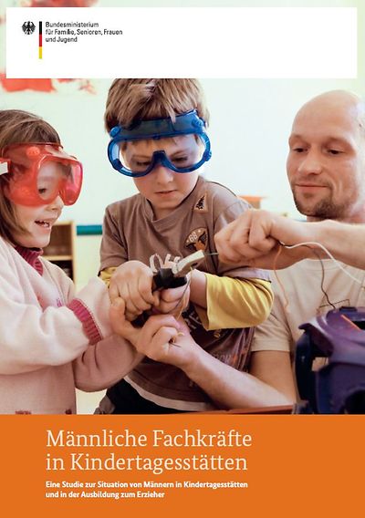 Cover der Broschüre zu der Studie "Männliche Fachkräfte in Kindertagesstätten"