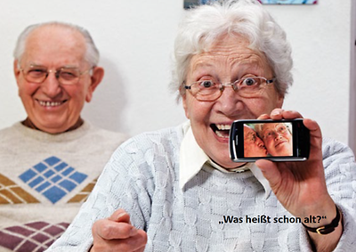 Titelbild "Was heißt schon alt?" Junge Liebe auf dem Smartphone