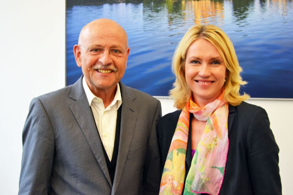 Bundesfamilienministerin Manuela Schwesig mit dem Präsidenten der BAGFW, Prof. Dr. Rolf Rosenbrock