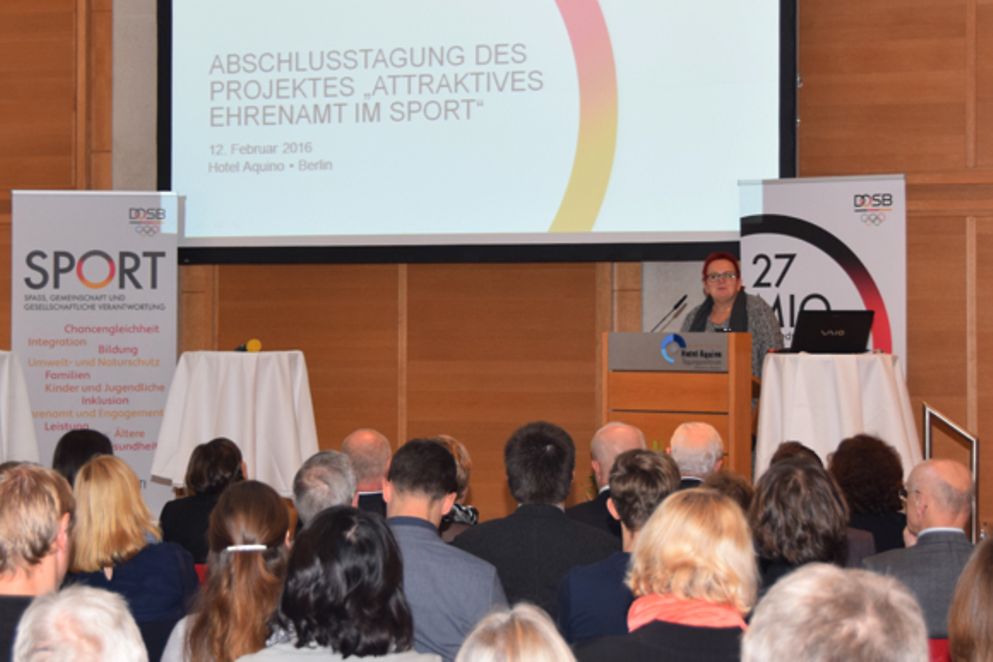 Elke Ferner während ihrer Rede zum Ehrenamt im Sport