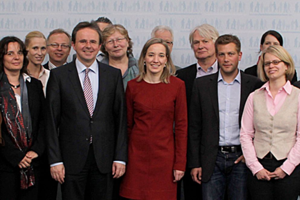 Bundesfamilienministerin Kristina Schröder mit Mitgliedern des Beirats für den Bundesfreiwilligendienst