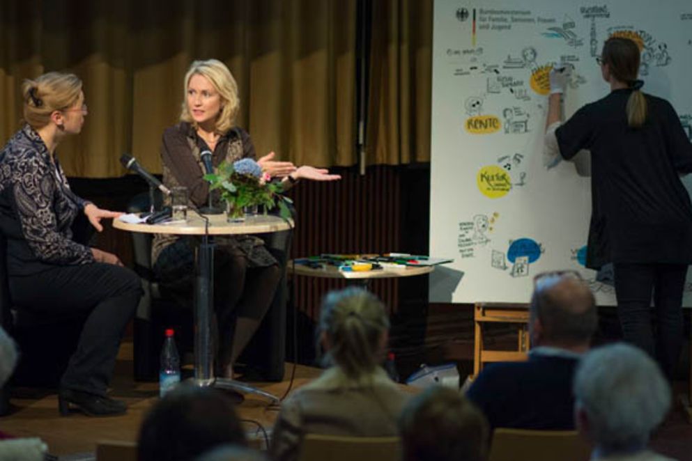 Manuela Schwesig diskutiert mit Bürgerinnen und Bürgern in Schwerin über gute Lebensqualität