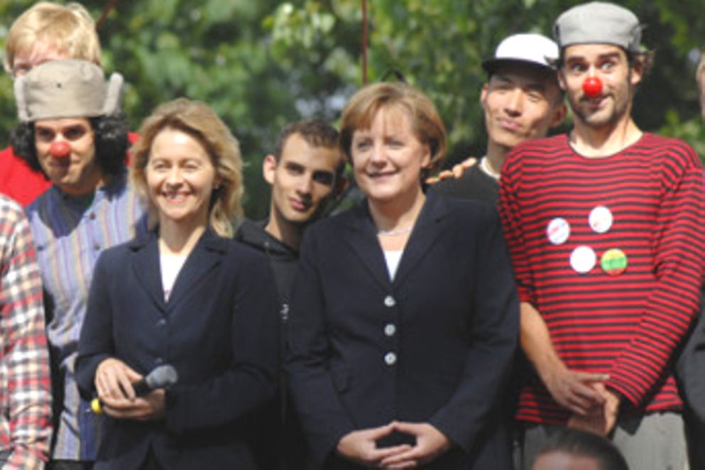 Angela Merkel und Ursula von der Leyen beim Abschluss des Europäischen Jugendtreffens