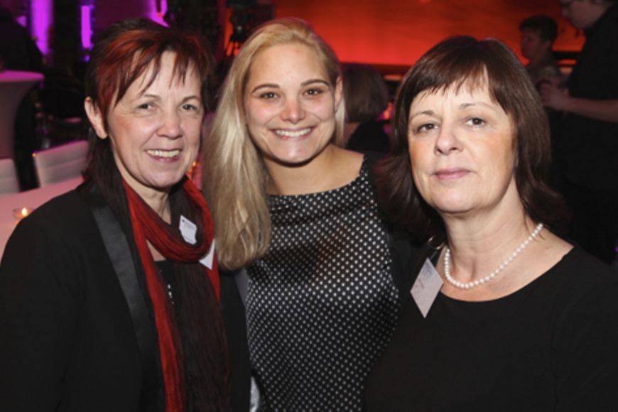 Drei Damen auf dem Empfang zum Internationalen Frauentag 2015