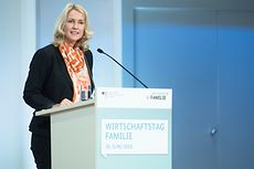 Bundesfamilienministerin Manuela Schwesig auf dem ersten "Wirtschaftstag Familie"