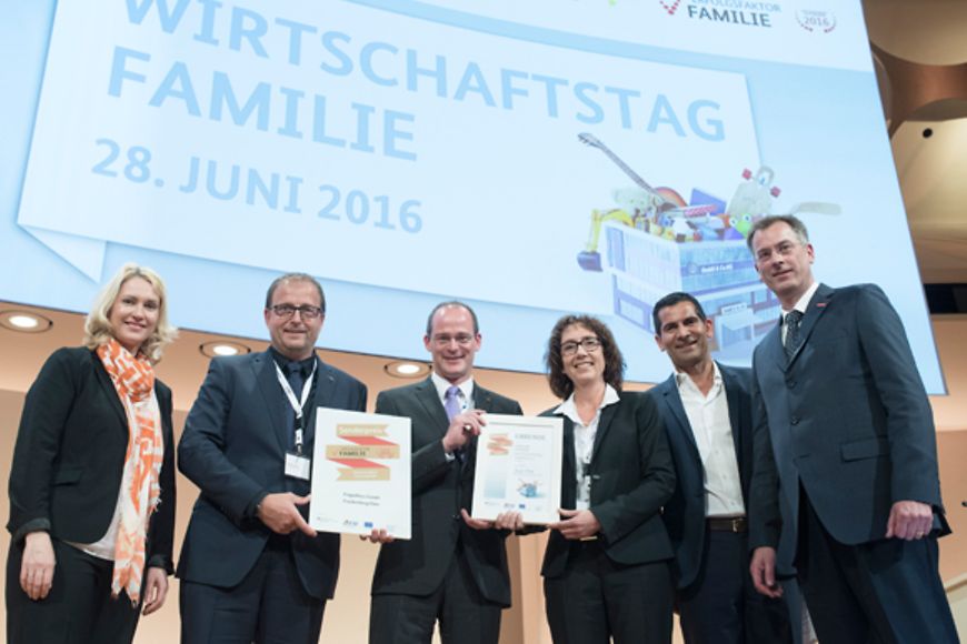 Die FingerHaus GmbH in Frankenberg/Eder wurde mit einem Sonderpreis für die väterfreundliche Personalpolitik ausgezeichnet