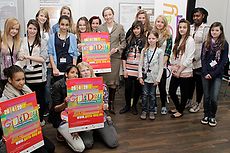Beim 12. Girls' Day fanden 2012 in ganz Deutschland rund 9.500 Aktionen für mehr als 115.000 Mädchen statt. Bildquelle: BMFSFJ