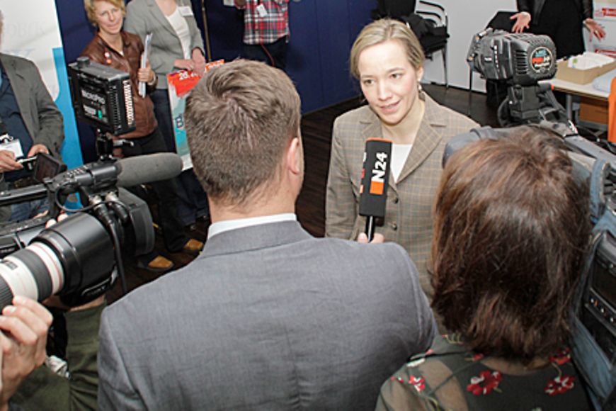 Im Rahmen des Boys' Day und Girls' Day beantwortete Kristina Schröder Fragen der Medienvertreter. Bildquelle: BMFSFJ