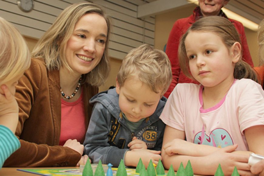 Bundesfamilienministerin Kristina Schröder mit Kindern