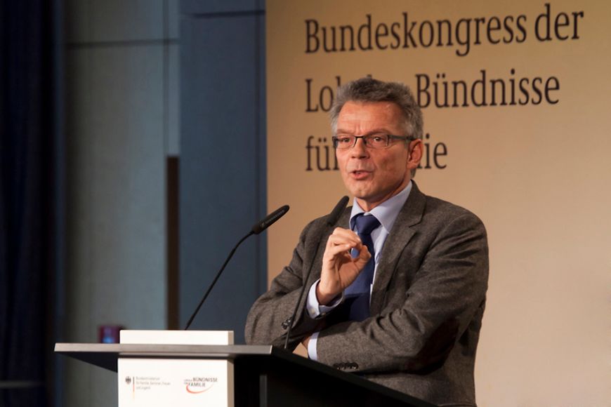 Staatssekretär Josef Hecken beim Bundeskongress (Bild: Medienbüro Lokale Bündnisse für Familie)