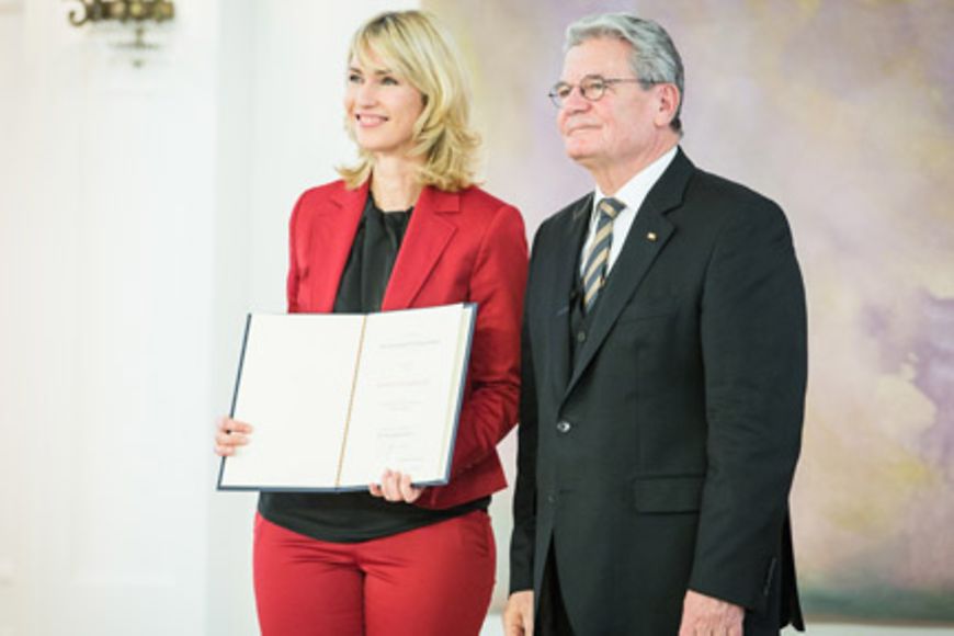 Bundesministerin Manuela Schwesig und Bundespräsident Joachim Gauck, Bildnachweis: Bundesregierung / Jesco Denzel