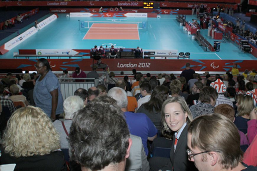In London besuchte die Bundesfamilienministerin das paralympische Sitzvolleyballturnier. Bildquelle: BMFSFJ